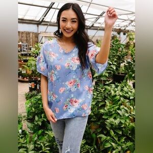 Floral Shimmery silky top in the prettiest blue and pink colors - size Large